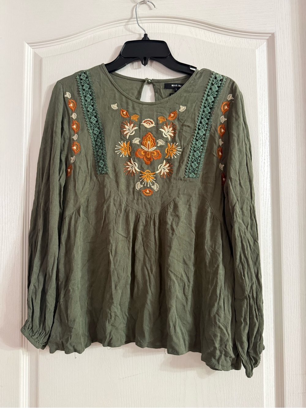 Miss Me Women’s Love Green Embroidered Boho Western Top Sz A. AG-227